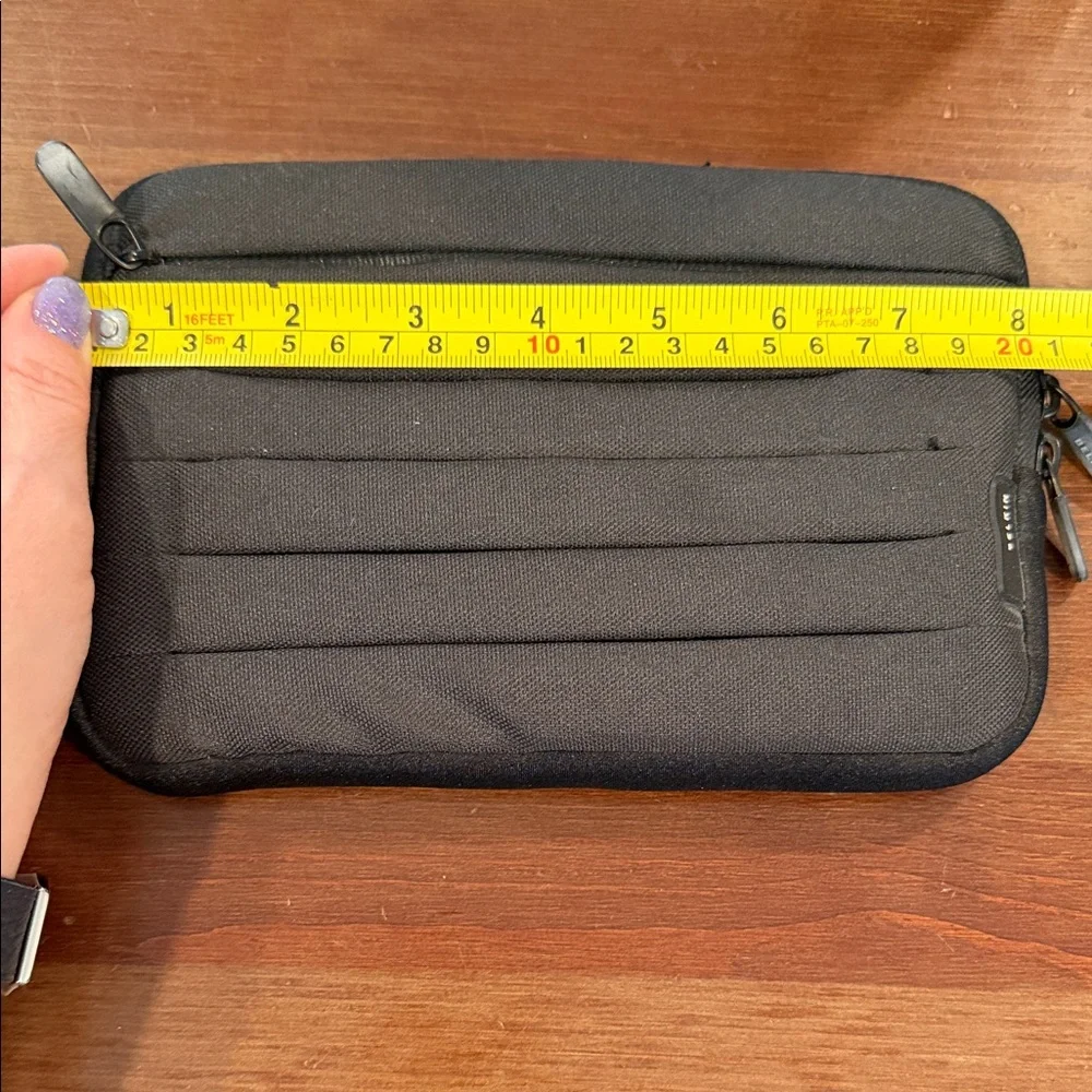 BNNU Belkin Padded Zipper Sleeve Case for Tablet / Small Laptop – Black